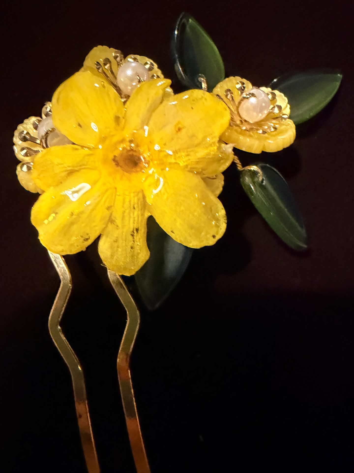 Peine de cabello con flores amarillas 2
