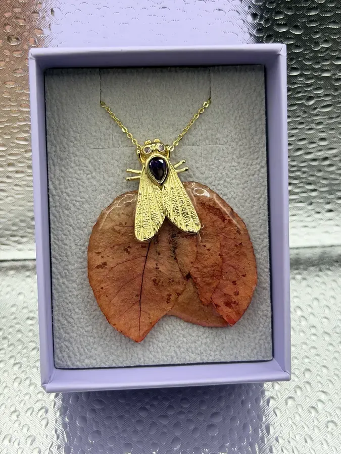 collar-bugambilia-con-insecto-b collar-bugambilia-con-insecto-b