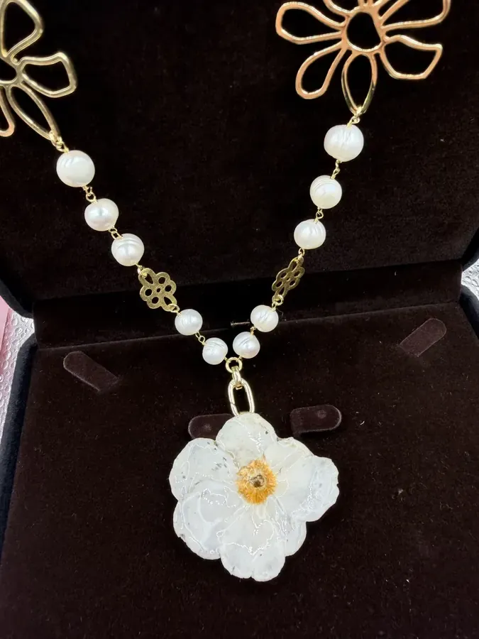 collar-flor-ranunculo-blanco-c collar-flor-ranunculo-blanco-c